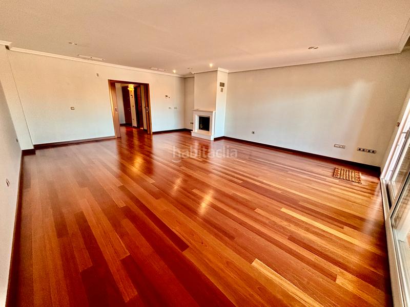 Foto ded4b252-135b-4b5b-9faf-b7e3faee629c. Casa adossada amb xemeneia calefacció aparcament piscina a Alicante