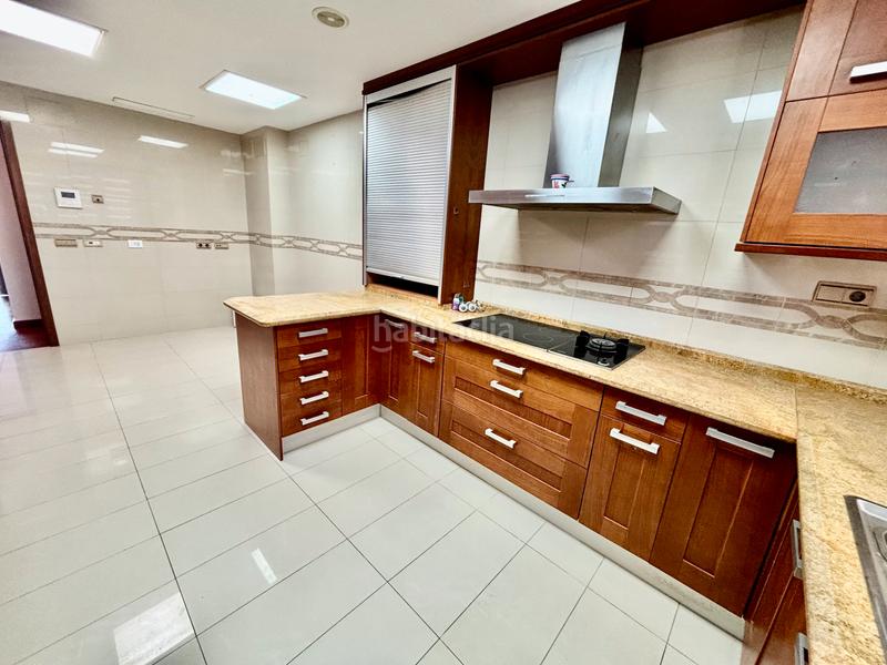 Foto f9370f8e-8751-4d12-9a92-7b19ef1a562c. Casa adossada amb xemeneia calefacció aparcament piscina a Alicante