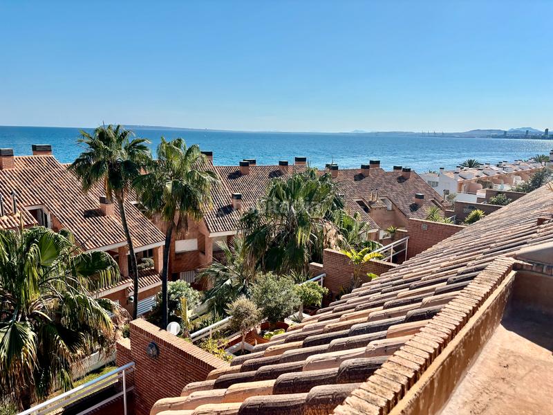 Foto f93a7634-8fca-4130-8ad7-4939de5797ee. Casa adossada amb xemeneia calefacció aparcament piscina a Alicante