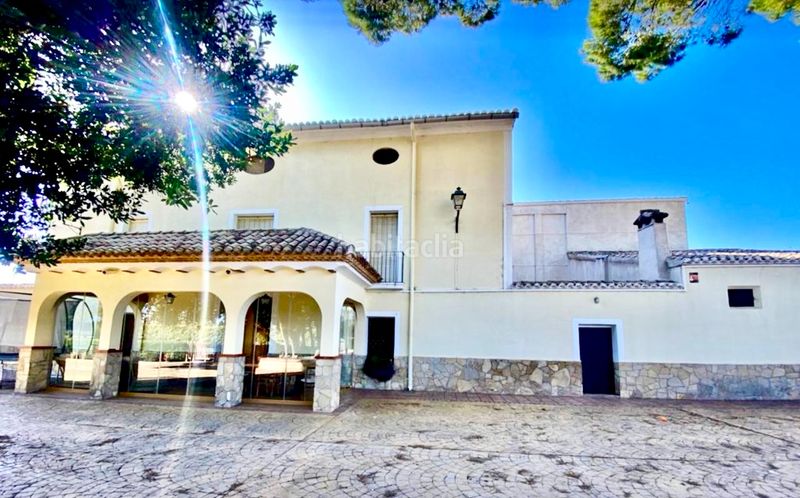 Foto c95a01ea-e041-4ad0-b751-2c545f63089f. Xalet amb xemeneia calefacció aparcament piscina a Castalla