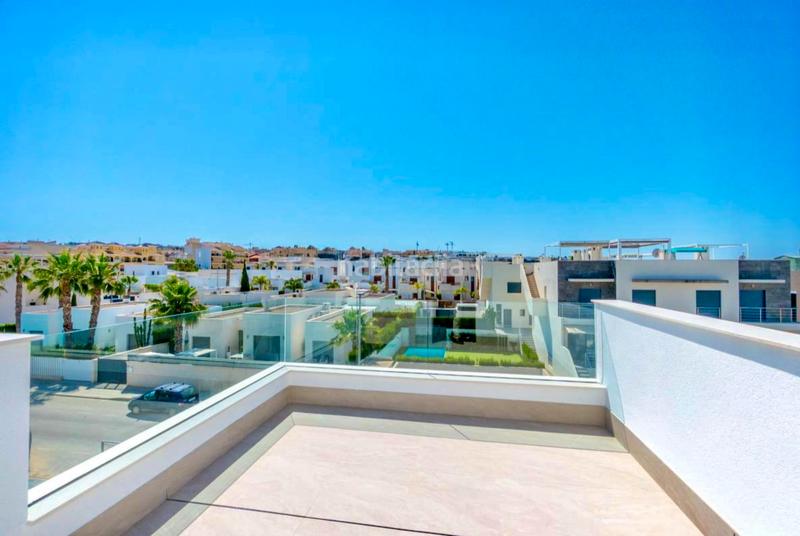 Foto 497bd287-604f-45c0-8960-2bc6bfb59a27. Casa adossada amb aparcament piscina a Benijófar