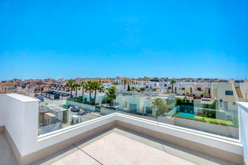 Foto fd7c3fa5-aa07-4514-88d7-ec7716db9098. Casa adossada amb aparcament piscina a Benijófar