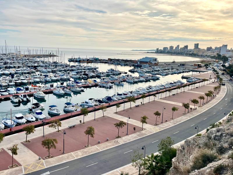 Foto 32b86816-a254-4b75-baae-7578eb3c425c. Attico con parcheggio piscina in Campello Playa Campello (el)