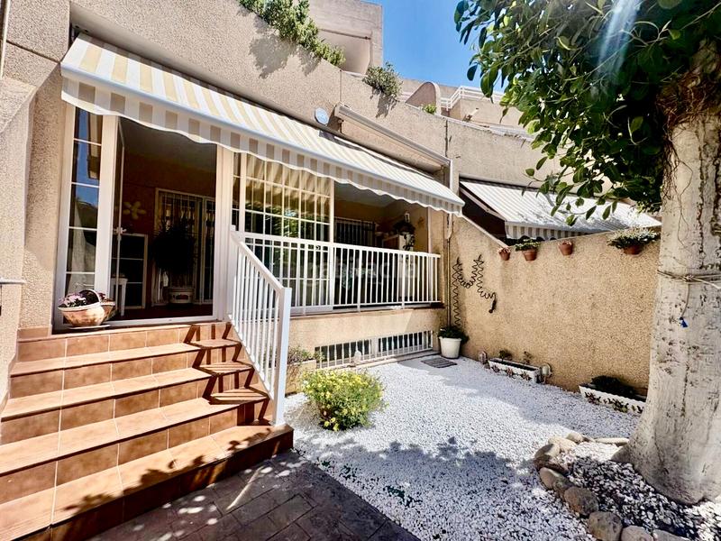 Foto 427f8ad3-eab3-404b-a0a3-bd1436a79b1e. Casa a schiera con parcheggio piscina in Cabo de las Huertas Alicante