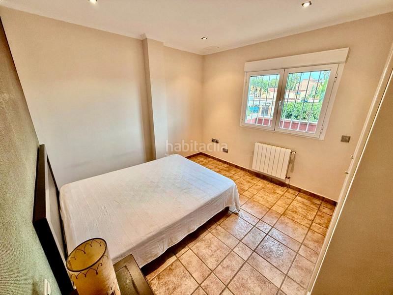 Foto 22b8afa0-26b9-49b9-8beb-7f7e8cbbbfd0. Xalet amb xemeneia calefacció aparcament piscina a Santa Pola