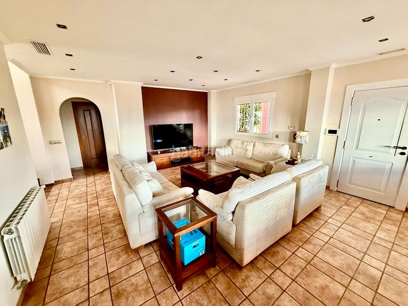 Foto c16df5e0-09d8-4c84-92e5-684e8b954acc. Xalet amb xemeneia calefacció aparcament piscina a Santa Pola