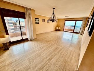 Pis  Avinguda oscar espla