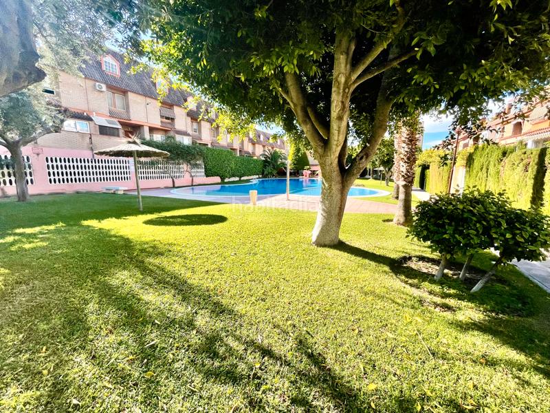 Foto 30c96824-27dd-4090-b326-11fc7c474543. Casa a schiera con camino riscaldamento parcheggio piscina in Alicante