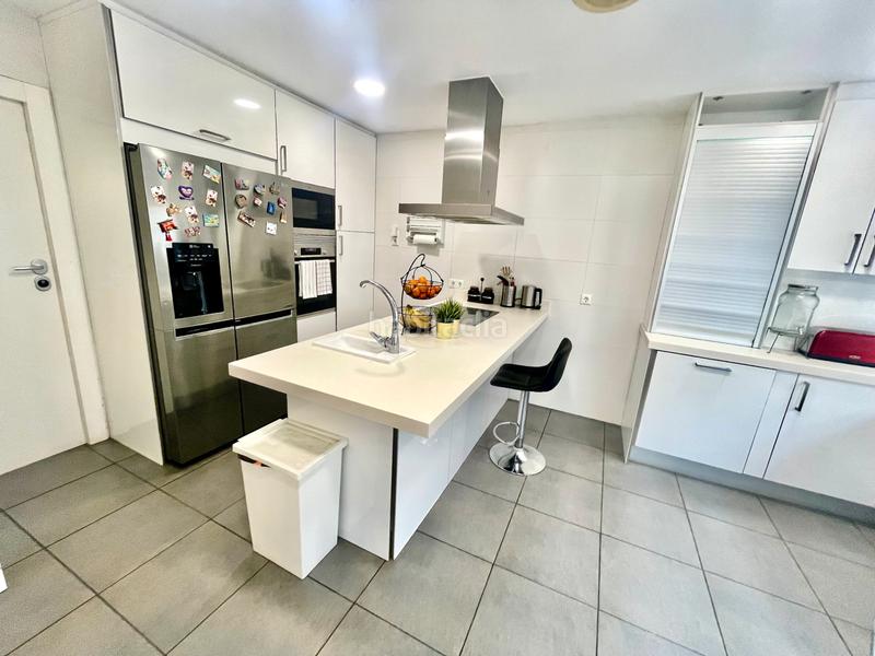 Foto 5130b663-6eaf-42b0-9293-8103a012fcda. Casa a schiera con camino riscaldamento parcheggio piscina in Alicante