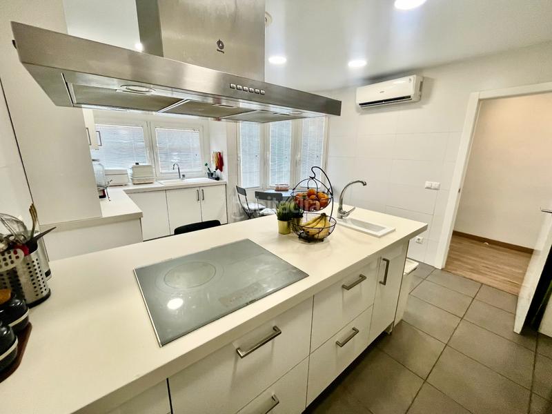 Foto 87571a03-0441-4359-a564-3f94ff5dbf57. Casa a schiera con camino riscaldamento parcheggio piscina in Alicante