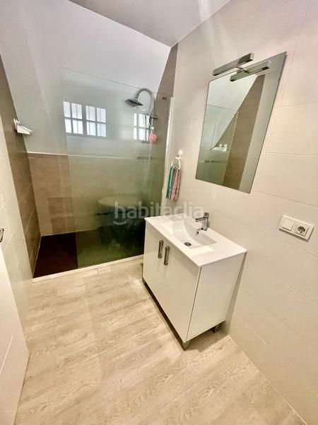 Foto d186259b-3903-475e-a80d-1377db0bf75a. Casa a schiera con camino riscaldamento parcheggio piscina in Alicante