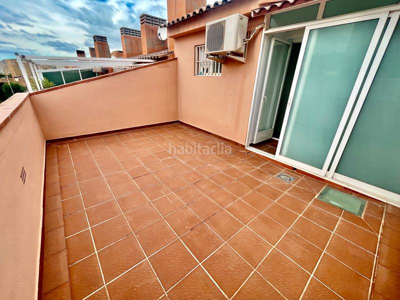 Foto 2d50be5f-4845-4695-a3ae-cbcbc70d681d. Casa adossada amb xemeneia calefacció aparcament piscina a Alicante