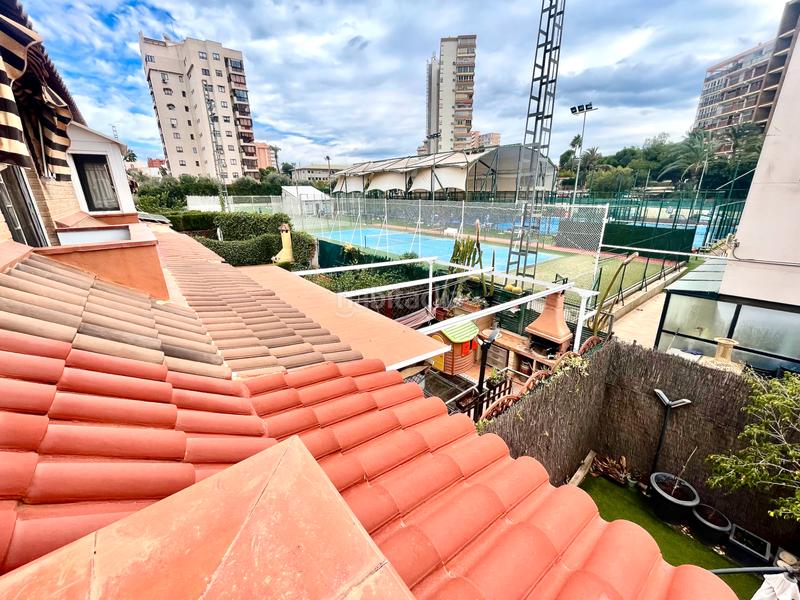 Foto af8bf137-db2b-420d-917a-5fa8ba889f09. Casa adossada amb xemeneia calefacció aparcament piscina a Alicante