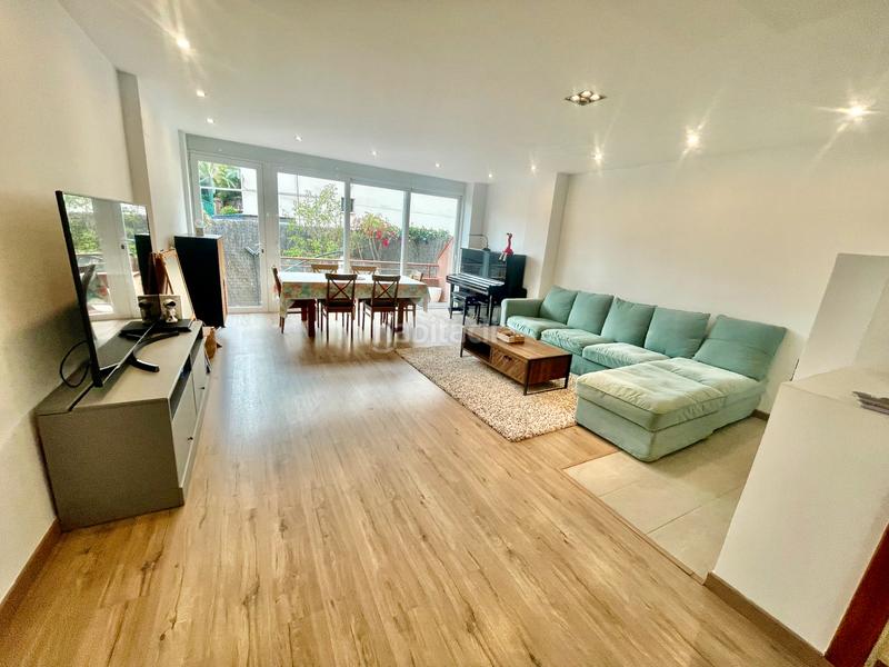 Foto bcd3a10b-ea39-4205-9b73-2b7c0d316307. Casa adossada amb xemeneia calefacció aparcament piscina a Alicante