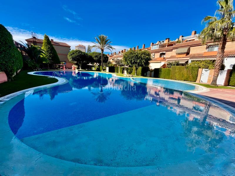 Foto fd694c17-b16f-4717-a654-a4b4e94145be. Casa adossada amb xemeneia calefacció aparcament piscina a Alicante