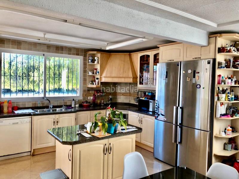 Foto 4158ad6f-518a-44ed-be42-54c8c9ecc523. Chalet avec cheminée chauffage parking piscine dans Alicante