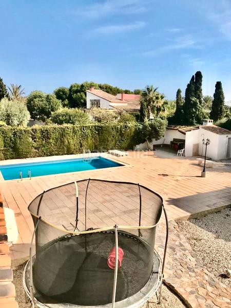 Foto 23806ca0-e726-4dcd-896a-5e1e494fa918. Chalet con camino riscaldamento parcheggio piscina in Alicante