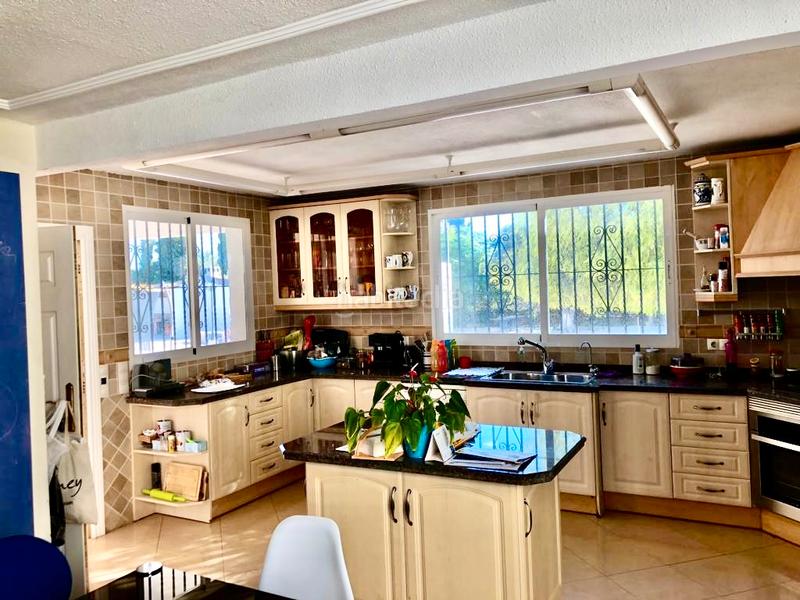 Foto 2d7eb068-670c-4457-9038-2dd6547cf4ee. Chalet con camino riscaldamento parcheggio piscina in Alicante