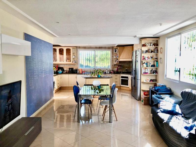 Foto 48539da6-b424-4478-99c8-04fb19765e1a. Chalet con camino riscaldamento parcheggio piscina in Alicante