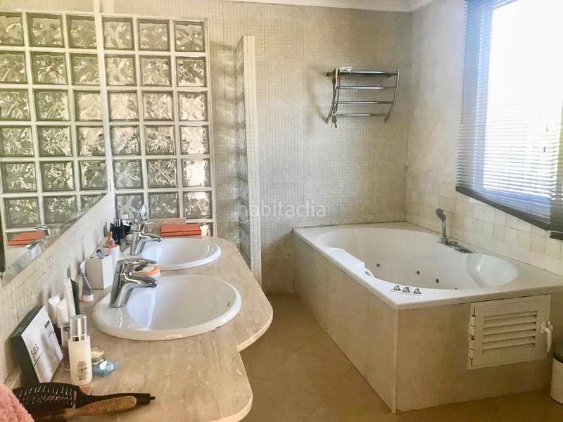 Foto f8935139-6eeb-4363-b692-4061d3f20a50. Chalet con camino riscaldamento parcheggio piscina in Alicante