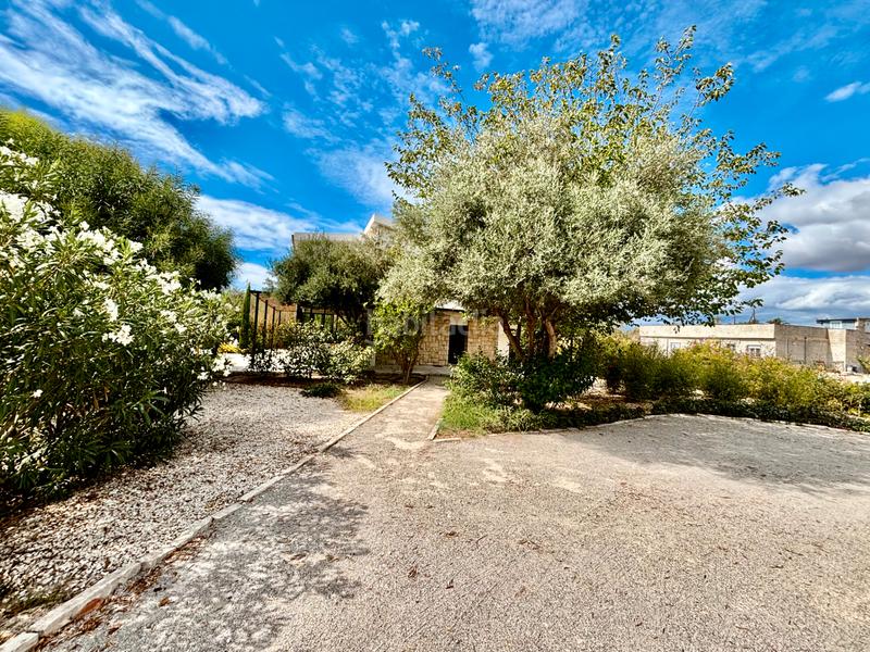 Foto 773124e4-e16d-4024-af41-593ed0067714. Chalet con camino parcheggio piscina in La Font-Mezquitas San Juan de Alicante