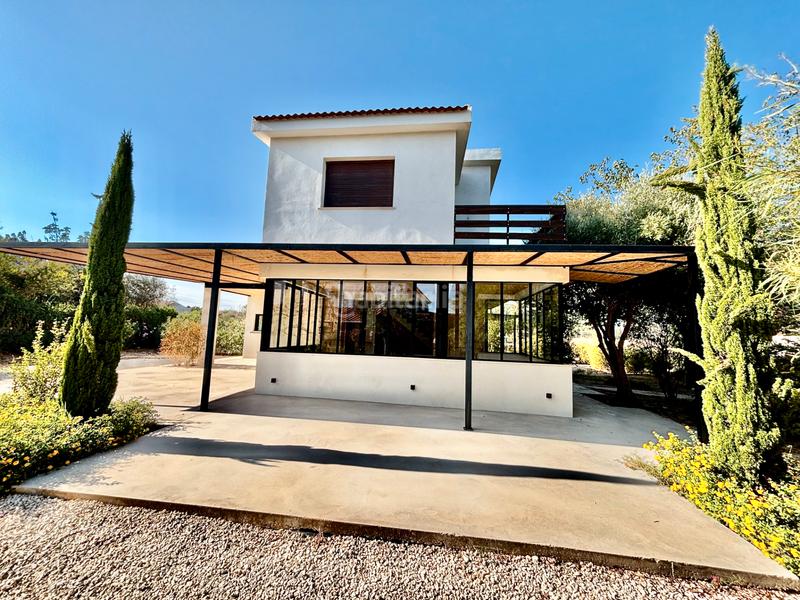 Foto a24bb19d-5c07-432e-a1a5-2f671c97b599. Chalet con camino parcheggio piscina in La Font-Mezquitas San Juan de Alicante