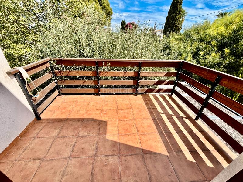 Foto ee2fe010-9381-46eb-8498-a0c2352816a2. Chalet con camino parcheggio piscina in La Font-Mezquitas San Juan de Alicante