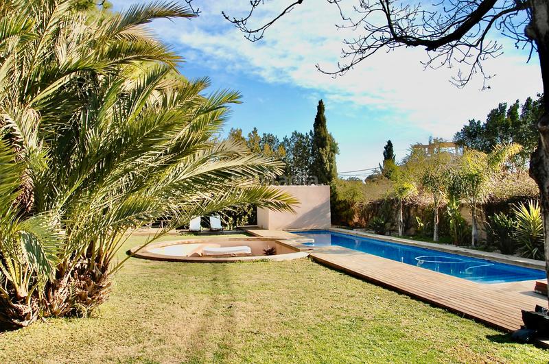 Foto 32ce3abf-c851-4dcd-a82b-531d8c4b2431. Chalet con camino riscaldamento parcheggio piscina in Alicante