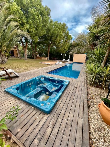 Foto 9ad00a2d-38ce-4683-820b-b6845d5d7989. Chalet con camino riscaldamento parcheggio piscina in Alicante