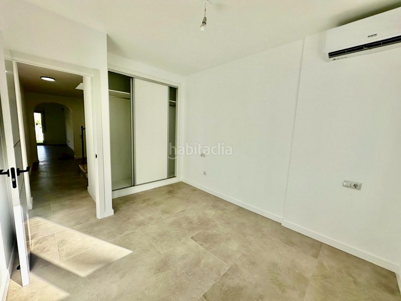 Foto e7e4b0b6-4725-48a7-b7fd-545c82b4be5a. Chalet en Pueblo Acantilado-Lanuza Campello (el)