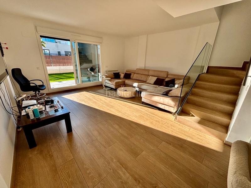 Foto cfaf6a3d-22bd-4e62-9a6e-cc3240bc40f5. Casa adosada en Centro Mutxamel