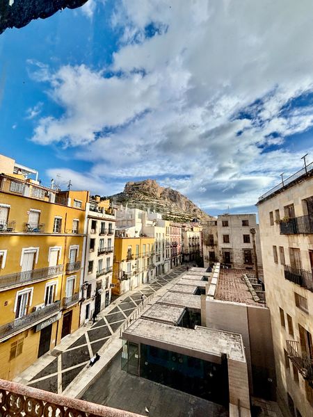Foto be406dad-ba56-45cd-8d00-0d2e86c82366. Piso en Casco Antiguo - Sta. Cruz - Ayuntamiento Alicante