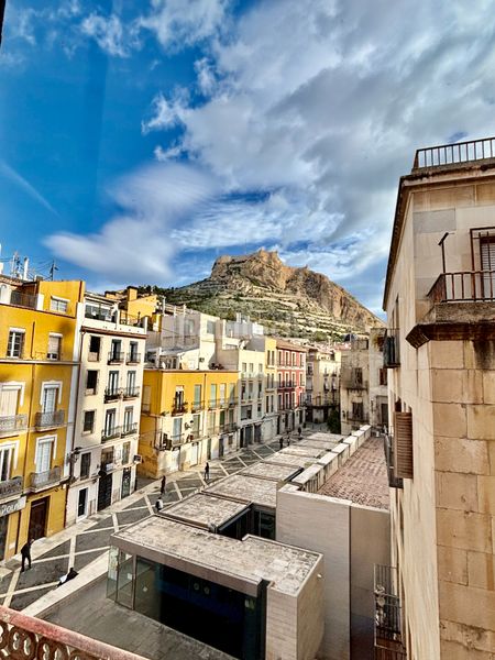 Foto fca6cfea-24bb-4722-b3bb-f271a2f98084. Piso en Casco Antiguo - Sta. Cruz - Ayuntamiento Alicante