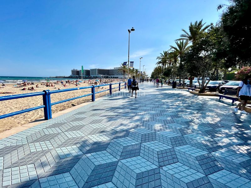 Foto d991cc18-8214-4949-8115-3cc2e1f83c60. Piso en Casco Antiguo - Sta. Cruz - Ayuntamiento Alicante