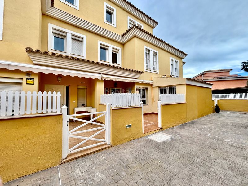 Foto b7addef0-68fd-483f-9532-5029cc57fb64. Casa adosada en Alicante golf Alicante
