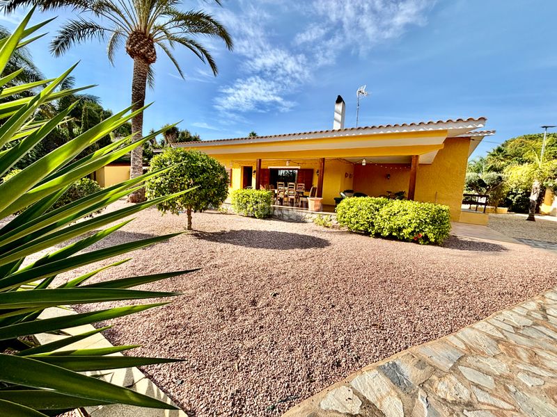 Foto 812d90c4-a506-4831-9a33-e9ab2eb0752b. Xalet amb xemeneia calefacció aparcament piscina a Mutxamel