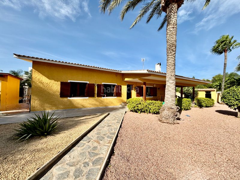 Foto b8fde1e8-1280-4d00-885d-3abc092634c0. Xalet amb xemeneia calefacció aparcament piscina a Mutxamel