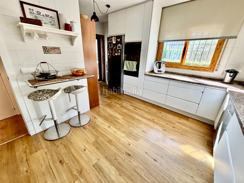 Foto b8d24900-08d1-4486-b58d-75b7c7217b41. Xalet amb xemeneia aparcament piscina a Almajada-Ravel Mutxamel