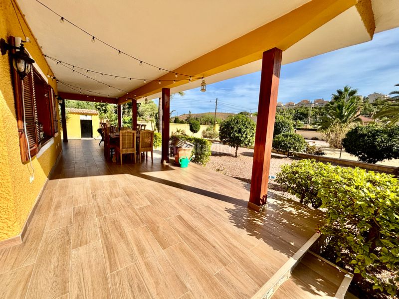 Foto 1d46cb12-ec1e-4bf7-a81a-820c2bc83fa3. Xalet amb xemeneia calefacció aparcament piscina a Mutxamel