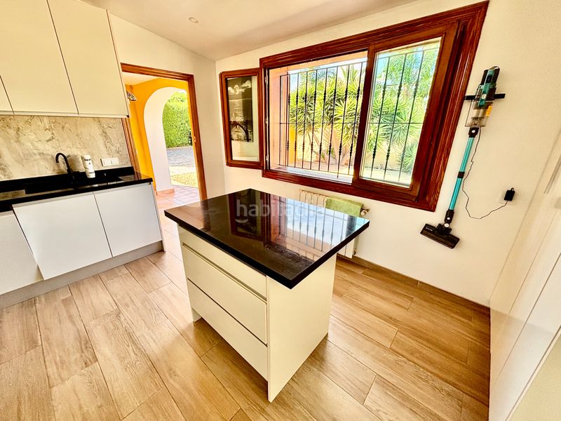 Foto 7677e6ad-b95c-4b23-81a9-505578206377. Xalet amb xemeneia calefacció aparcament piscina a Mutxamel