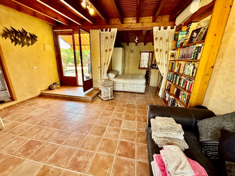 Foto bae1ecb8-2f33-478a-bfaa-3030d618e43b. Xalet amb xemeneia calefacció aparcament piscina a Mutxamel