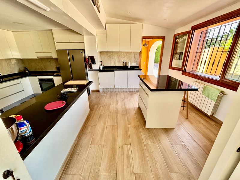 Foto ce5e611c-72a0-447a-8dbf-b173ddb3f195. Xalet amb xemeneia calefacció aparcament piscina a Mutxamel