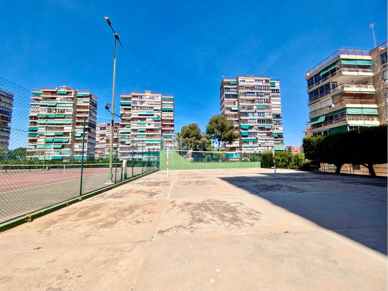 Foto 4f7361ff-e522-4803-892b-687f887b0204. Pis amb aparcament piscina a Albufereta Alicante