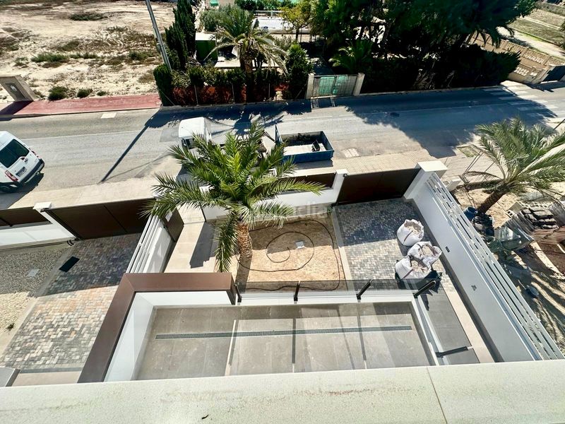 Foto 5c64f3e4-5d91-4648-b57b-b68b73ce563e. Chalet en La Marina Elche / Elx