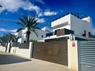 Chalet in La Marina