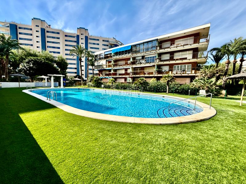 Foto f17ec0f8-b2c7-4ae2-8b03-d162edf1c99a. Piso en avenida de niza 37 en PAU 5 Alicante