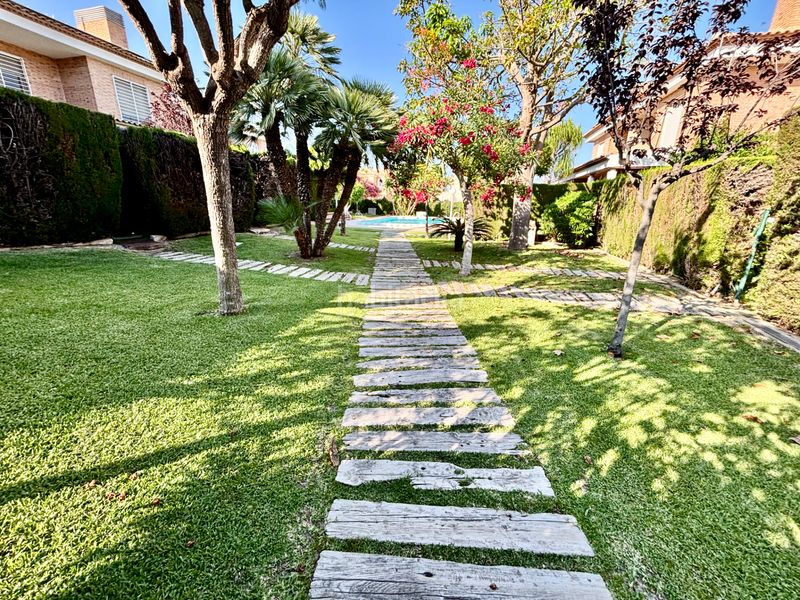 Foto 0360628b-66b5-4893-8ec4-5dd6f032b629. Casa adossada amb calefacció aparcament piscina a San Juan de Alicante