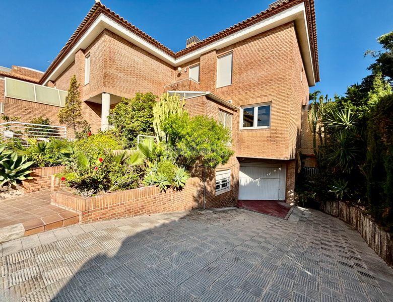Foto 2da9600b-37d3-4735-9575-127aa90c3e1d. Casa adossada amb calefacció aparcament piscina a San Juan de Alicante