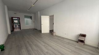 Pis a Puerto Deportivo. Local con licencia de cambio de uso a vivienda en el centro de f
