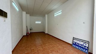 Miete Geschäftsraum in Las Cañadas. Local de 30 m cerca de el corte inglés  ideal oficina, taller o